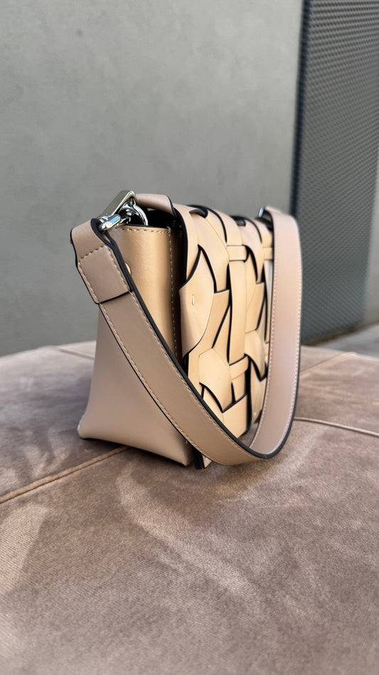 Proplétaná kožená kabelka